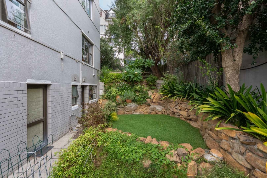 2 Bedroom Property for Sale in Vredehoek Western Cape